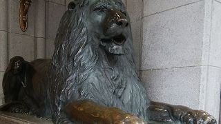 日本橋三越　ライオン像で願かけ？