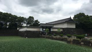 東京駅側から城内のアクセス口。