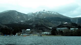 芦ノ湖から見上げる駒ケ岳は堂々としていました。