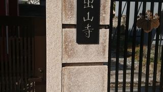 ひっそりとした寺院で残念