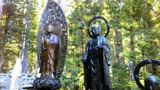 御廟橋の手前にある「水向け地蔵」