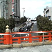 京成成田駅から成田山へと続く見た目も縁起が良い橋