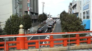 京成成田駅から成田山へと続く見た目も縁起が良い橋