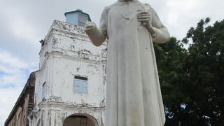 殉教後、右手をローマ法王に捧げたというザビエル像の右手も落雷で消失しています。