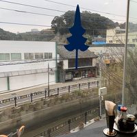 2階のレストランから外を見る。眺めはいいです。