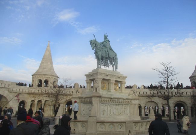 聖イシュトヴァーンの騎馬像 Statue of St. Stephen