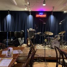 本格的なJAZZライブハウス