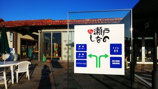 広い敷地に複合施設