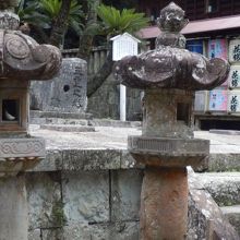 久能山東照宮境内に残る五重塔基礎石