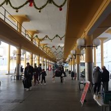 ターミナル内は非常に清潔。