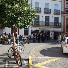 穏やかながらもにぎやかな街並み。