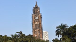 ロンドンで見たことがあるような時計塔