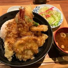 大海老と穴子の天丼(1380円)