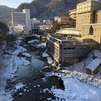 鹿の湯の眺めです。風情が感じられます。