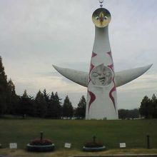 万博記念公園の駅のそばの入口から入ってすぐそばです