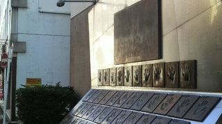 20年以上前の優勝で少々傷んだレリーフです