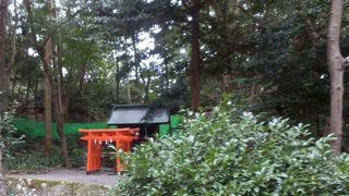 久能山東照宮の末社、久能稲荷社と厳島神社が二世帯住宅風の社に鎮座