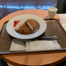 カツカレーです。