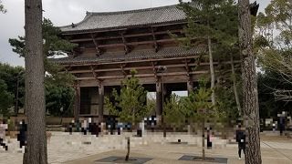 鎌倉時代に再建された国宝です