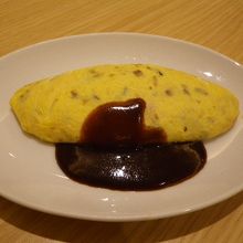 具は選べてチーズたっぷり入れて、とろ～りオムレツ