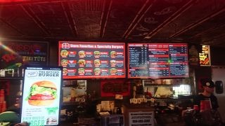 ハンバーガーもチキンも美味しい