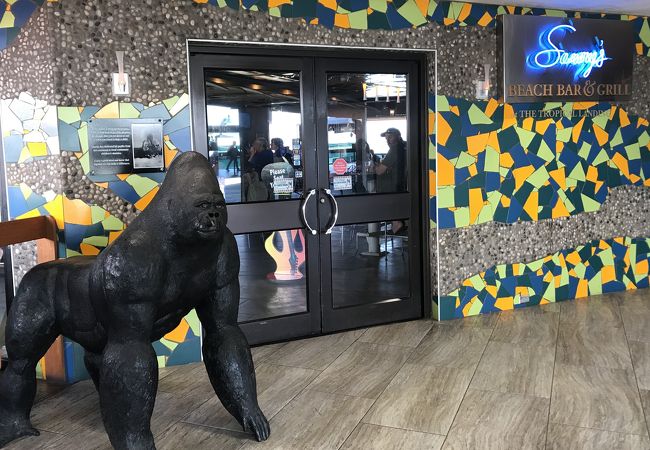 サミーズ ビーチ バー & グリル (カフルイ空港)