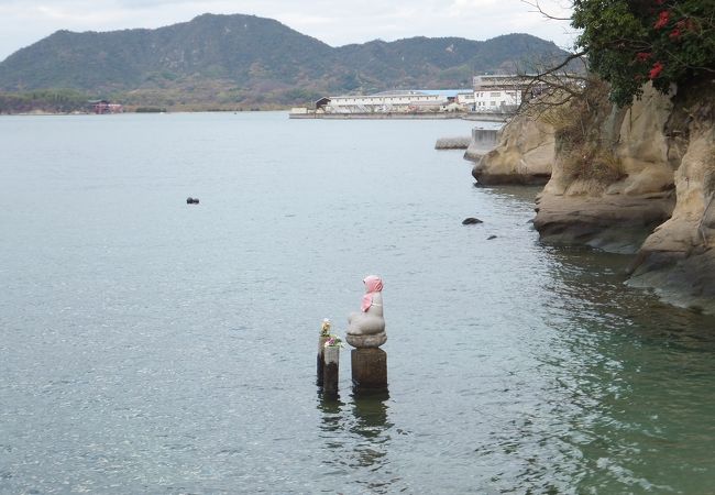 海に浮かぶお地蔵様