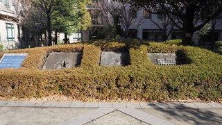 聖路加病院の敷地内に残された碑