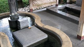 松江しんじ湖温泉駅で足湯につかる