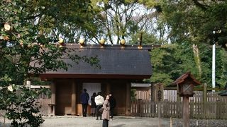 上知我麻神社のよこに