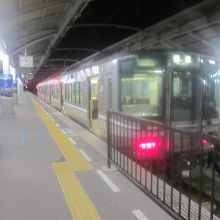 深夜運行のマリンライナーの様子