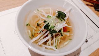 カウンター席のみ禁煙です