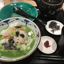 本日のランチは地下の大名古屋ダイニング「鯛茶福乃」にて