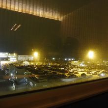 館内から外を見た風景