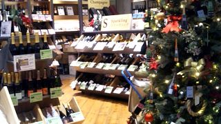 ワインバーでグラスワインを