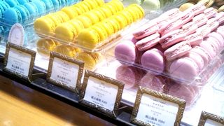 ひと粒だけでも存在感抜群なマカロン