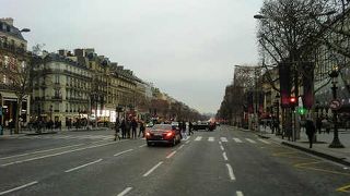パリの大通り
