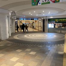 朝の横浜ポルタ