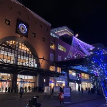 大分駅ビルとイルミネーション