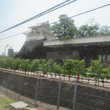 甲府駅から見上げた稲荷櫓