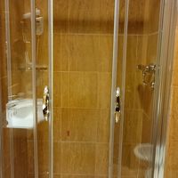 清潔なシャワールーム