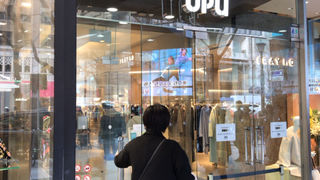 地下のフードコート便利