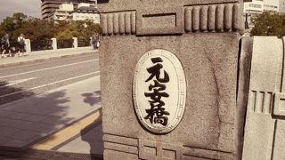 がっしりした橋。