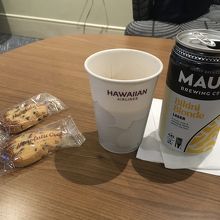 貰ったクッキーとビール&コーヒー