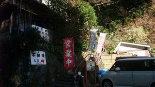 入口から近い滝