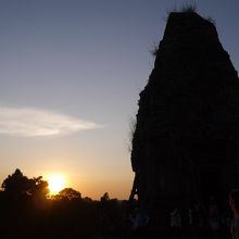 太陽が沈んで行く。