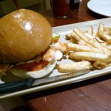 Salmon Burger （C$17.0）