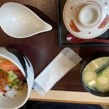 本日の海鮮丼