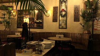 グランプラスのカフェ、ギルドハウスの雰囲気を味わえます