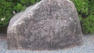 歴史的な風情を求めて足を運ぶと、呆気にとられてしまいます…。